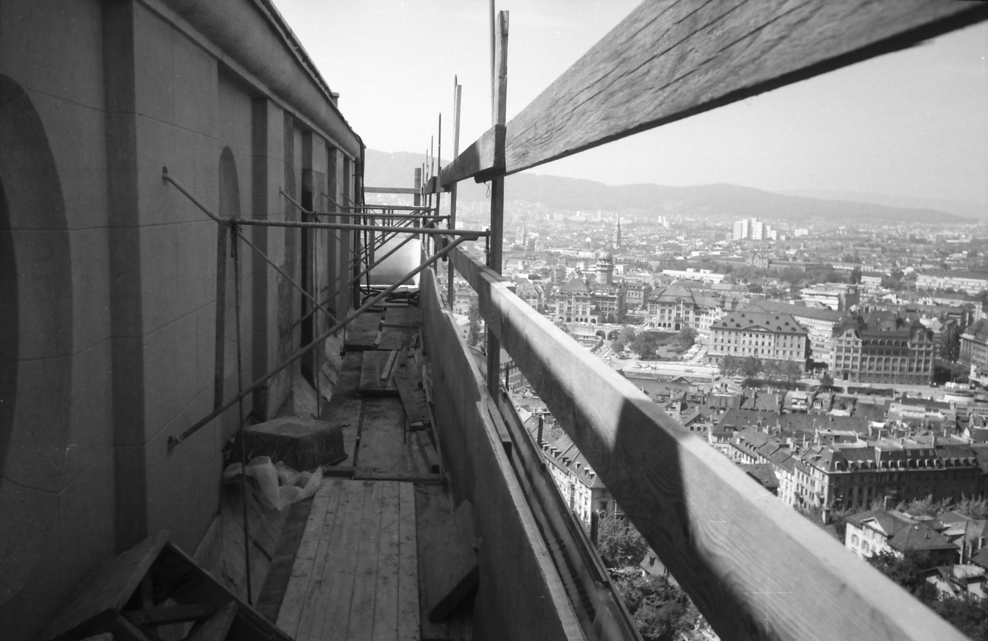 Bauarbeiten uniturm aussen 1970